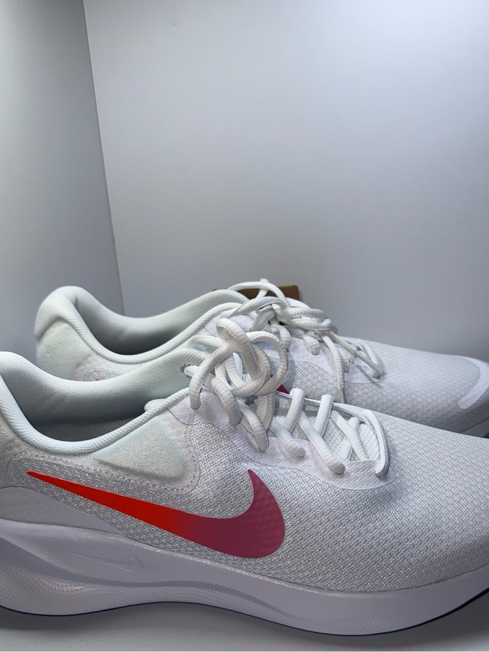 Women’s Nike Revolution 7 Size 10.5 (Men’s 9) White Pink New